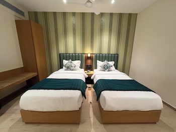 esquire hotel mumbai