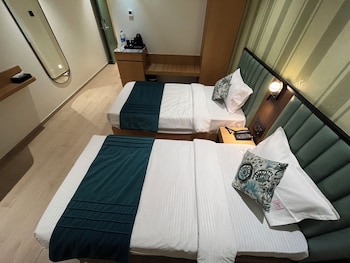 esquire hotel mumbai