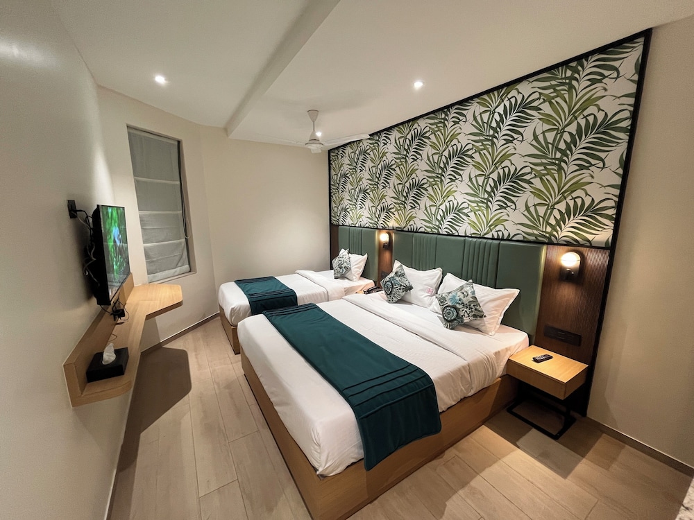 esquire hotel mumbai