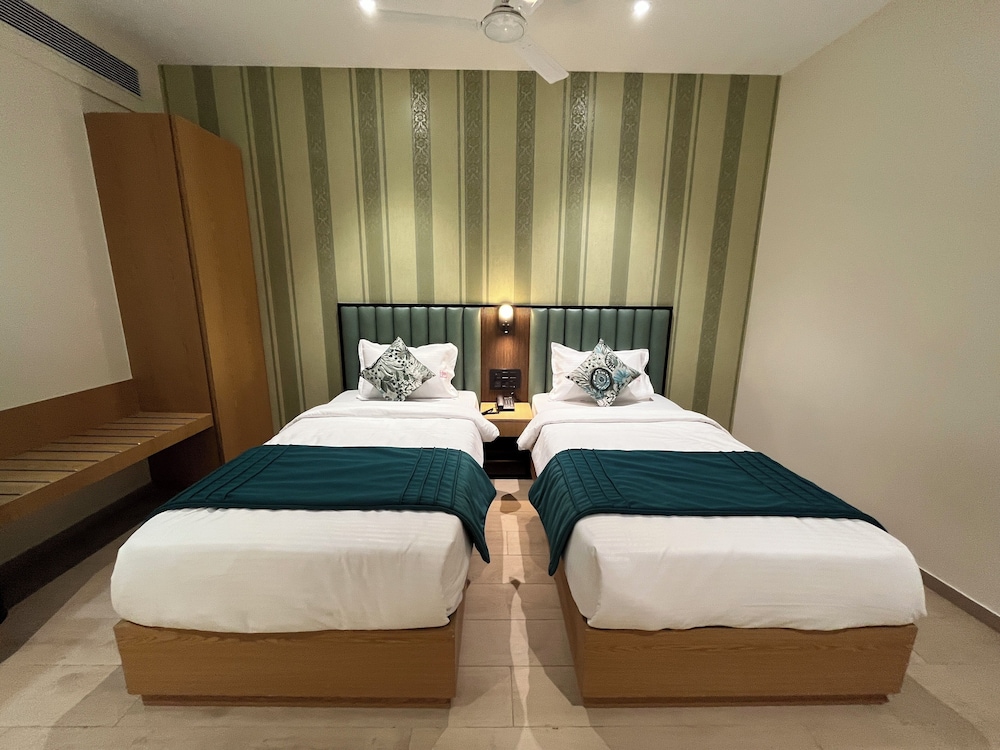 esquire hotel mumbai