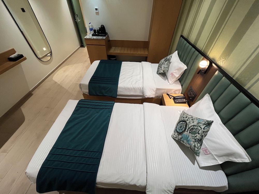 esquire hotel mumbai