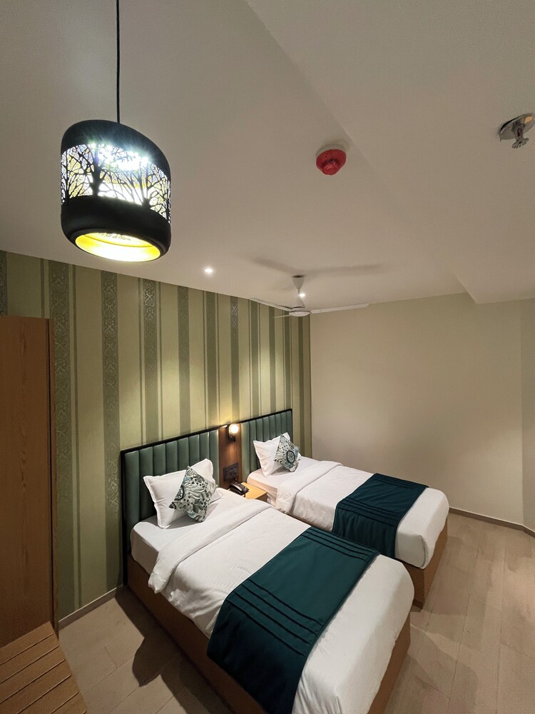 esquire hotel mumbai