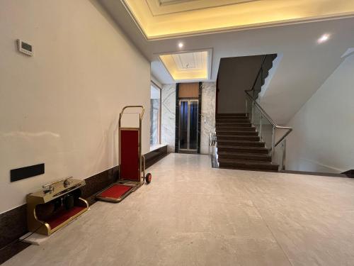 esquire hotel mumbai