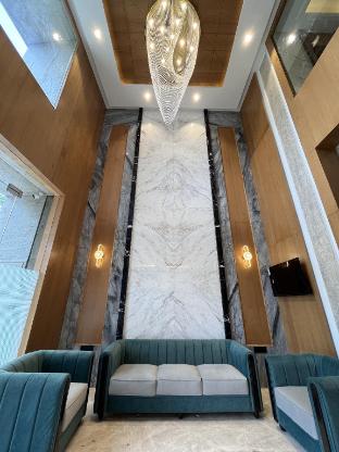 Esquire Hotel Mumbai,,3 star