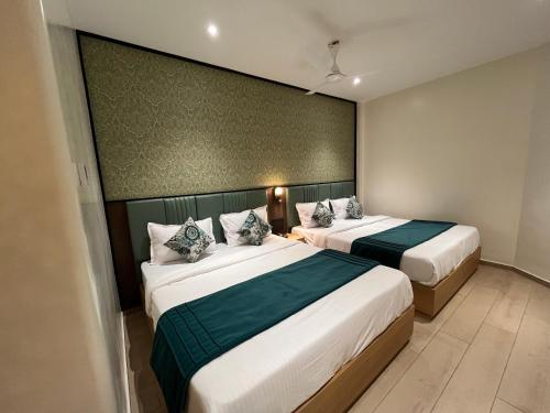 esquire hotel mumbai