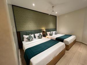 esquire hotel mumbai