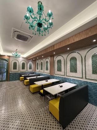 Esquire Hotel Mumbai,,3 star