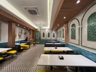 Esquire Hotel Mumbai,,3 star