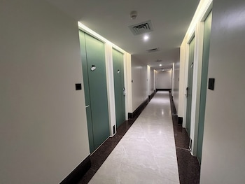 esquire hotel mumbai