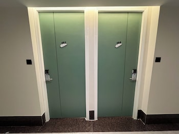 esquire hotel mumbai