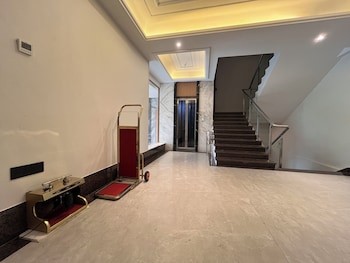 esquire hotel mumbai