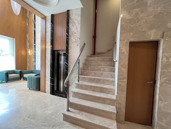 esquire hotel mumbai