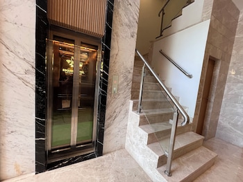 esquire hotel mumbai