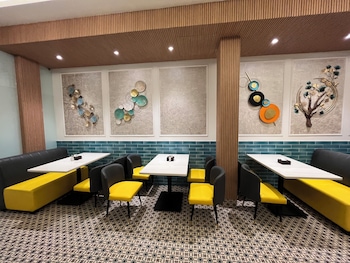 esquire hotel mumbai