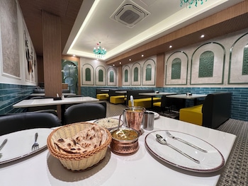 esquire hotel mumbai