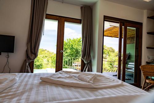 Mae Ya Resort,,4 star