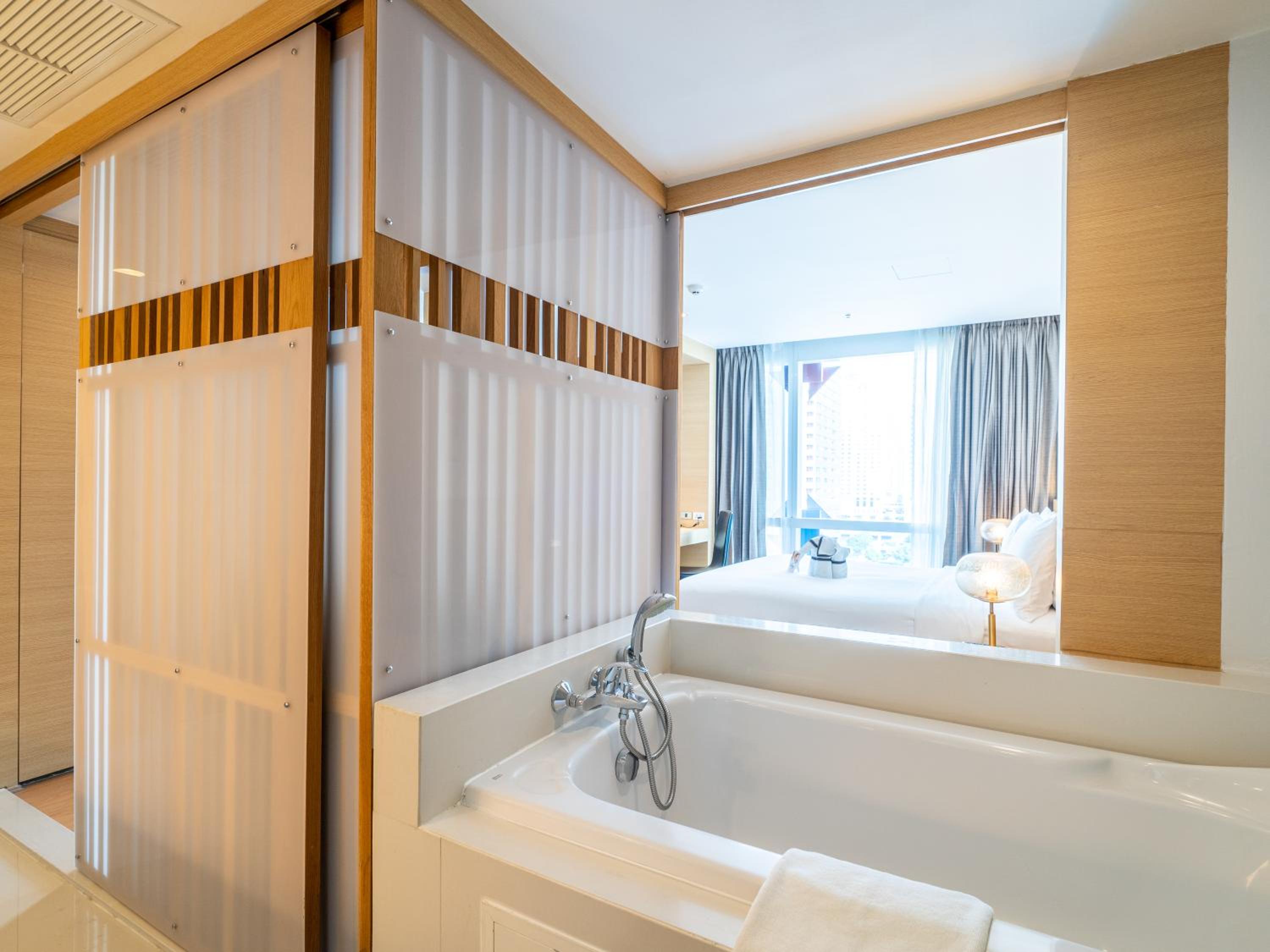 vela dhi glow pratunam