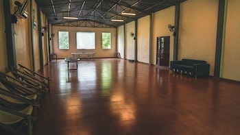 whispering peepul resort