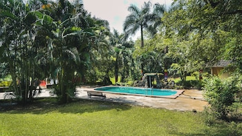 whispering peepul resort