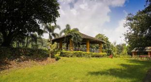 whispering peepul resort