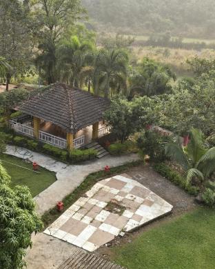 whispering peepul resort