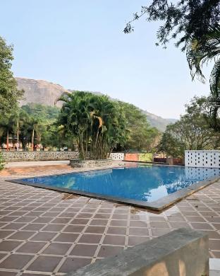 whispering peepul resort