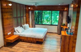 whispering peepul resort