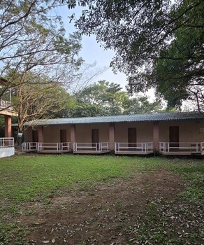 whispering peepul resort