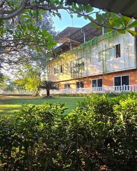 whispering peepul resort