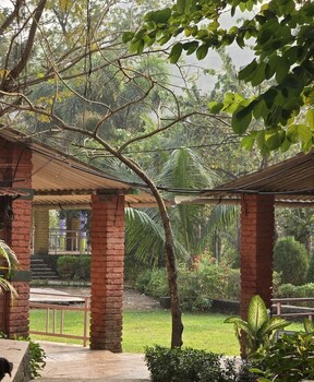 whispering peepul resort