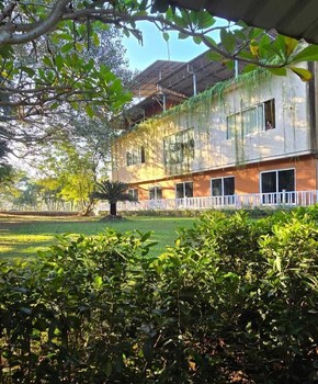 whispering peepul resort