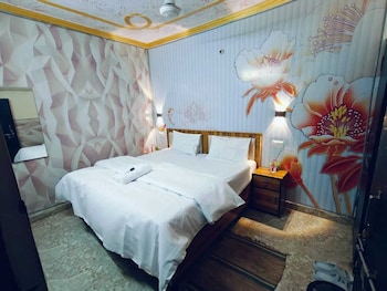 milestone homestay agra