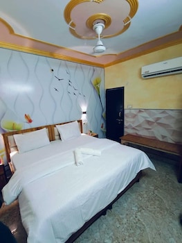 milestone homestay agra