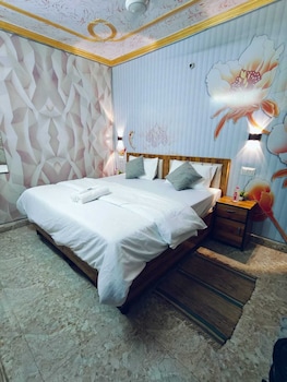 milestone homestay agra