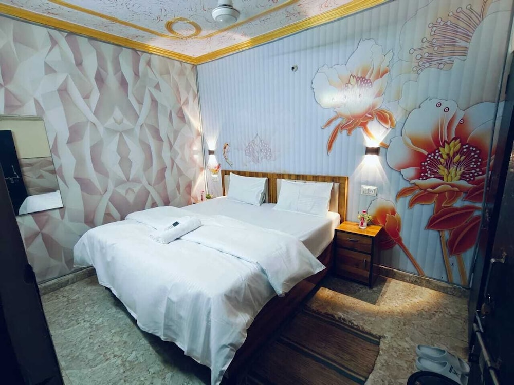 milestone homestay agra