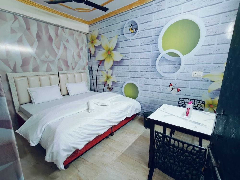 milestone homestay agra