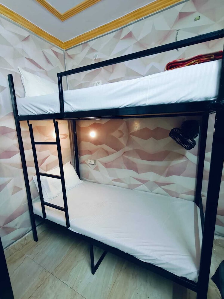 milestone homestay agra