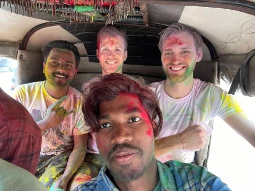 milestone homestay agra