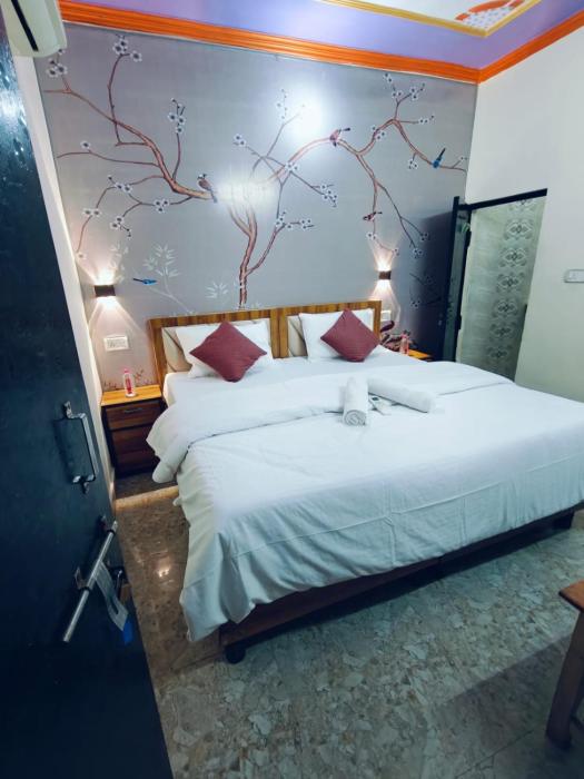 milestone homestay agra