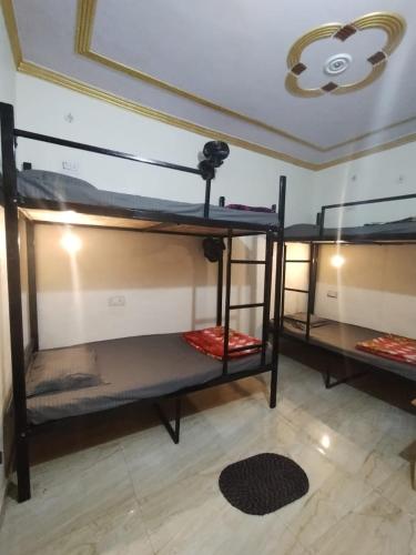milestone homestay agra