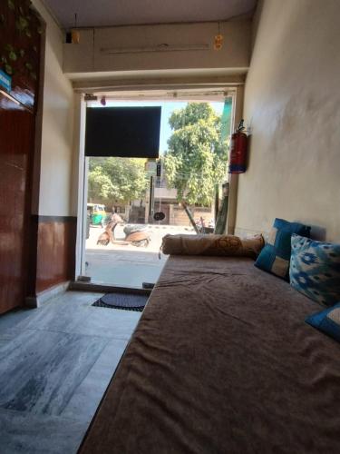 milestone homestay agra