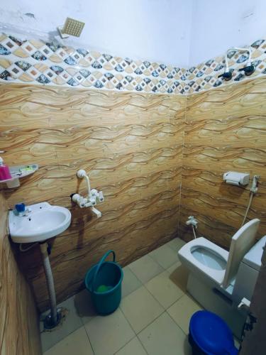 milestone homestay agra