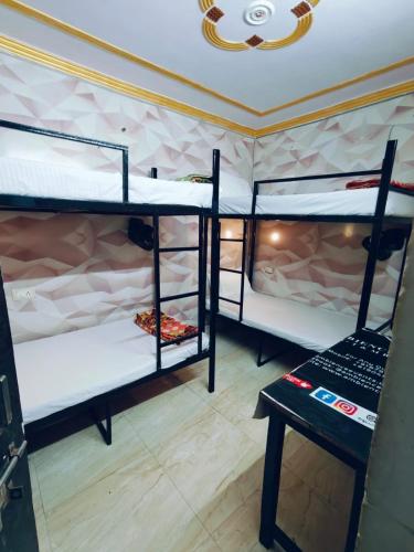 milestone homestay agra