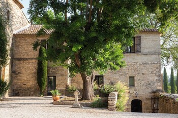 prieure saint nicolas les maisons