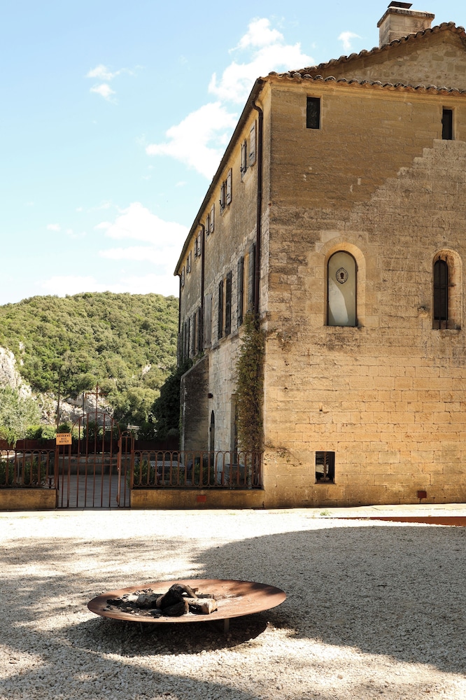 prieure saint nicolas les maisons