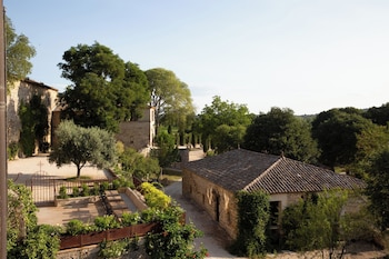 prieure saint nicolas les maisons