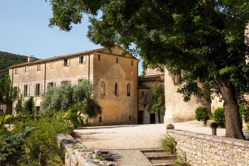 prieure saint nicolas les maisons