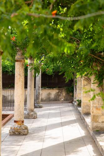 prieure saint nicolas les maisons