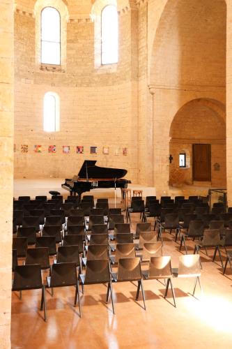 prieure saint nicolas les maisons