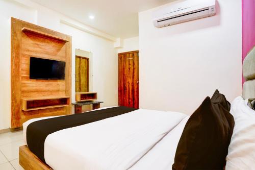 Super Hotel O Rr,4Th Floora Room Complex, Near Kokilaben Hospital, Soma Talav Char Rasta, Dabhoi Ring Road,4 star